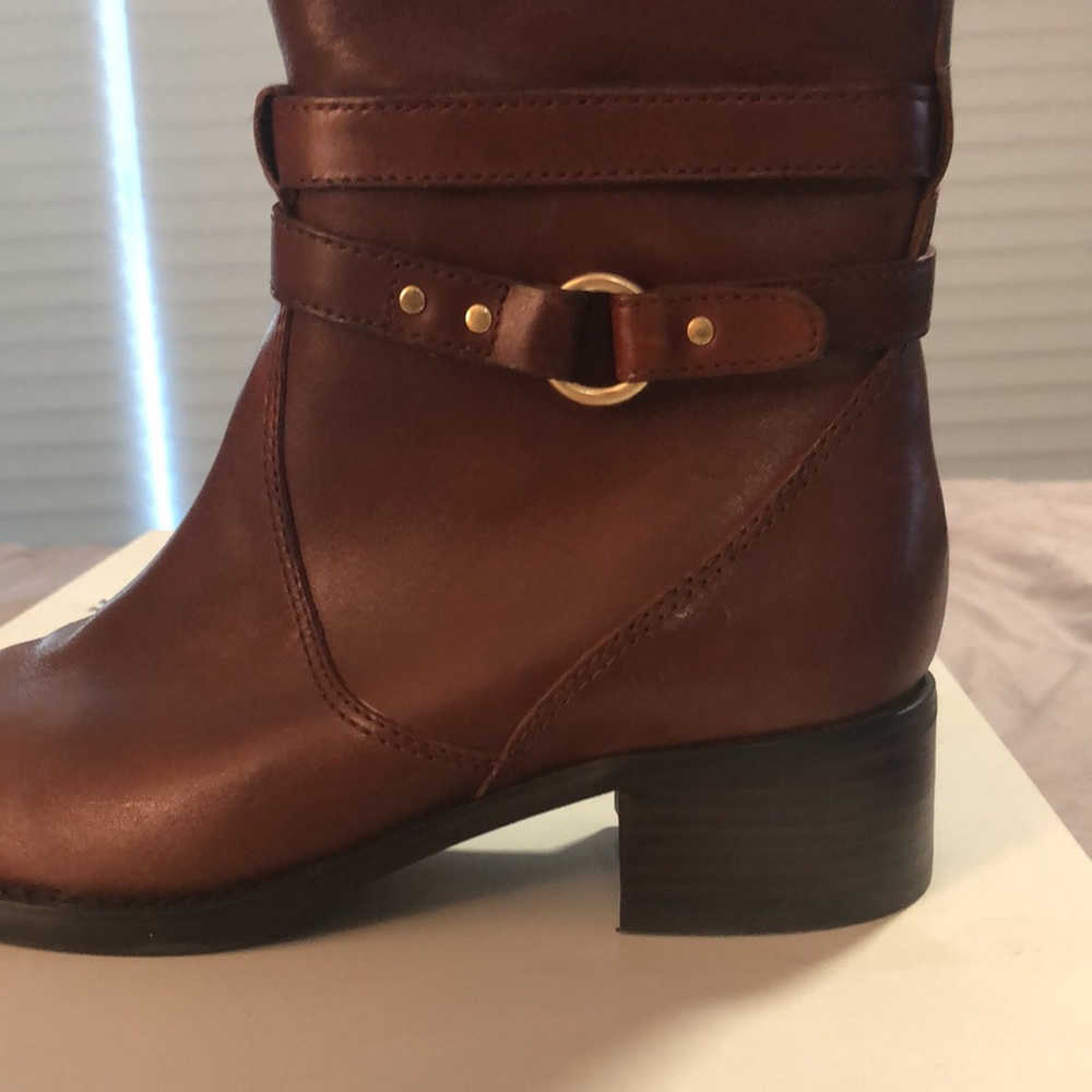 Etienne Aigner leather fashion boots!